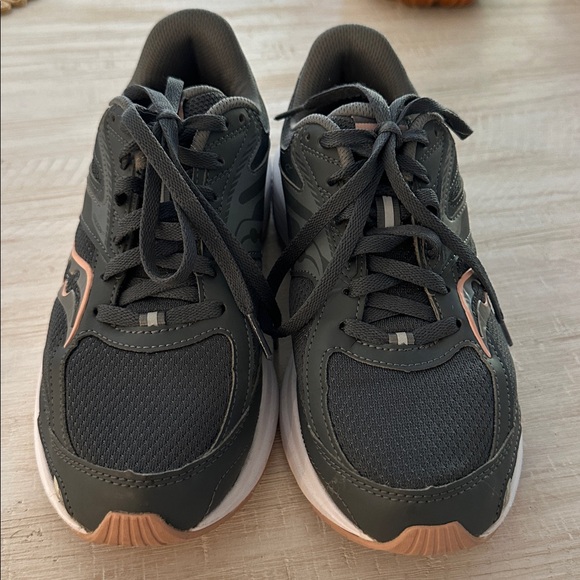 Saucony Gray and Pink Women's Sneakers - Picture 1 of 5